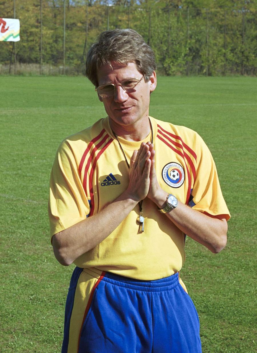 Boloni a fost aproape de al doilea mandat de selecționer, după cel din 2000-2001 Ladislau Boloni apasă pe o rană deschisă: „Dacă vreau să mă duc acasă la Steaua, zău că nu știu la ce ușă să bat!” + Confesiune despre negocierile cu FRF: „Drumuri bătătorite cu Edi Iordănescu”