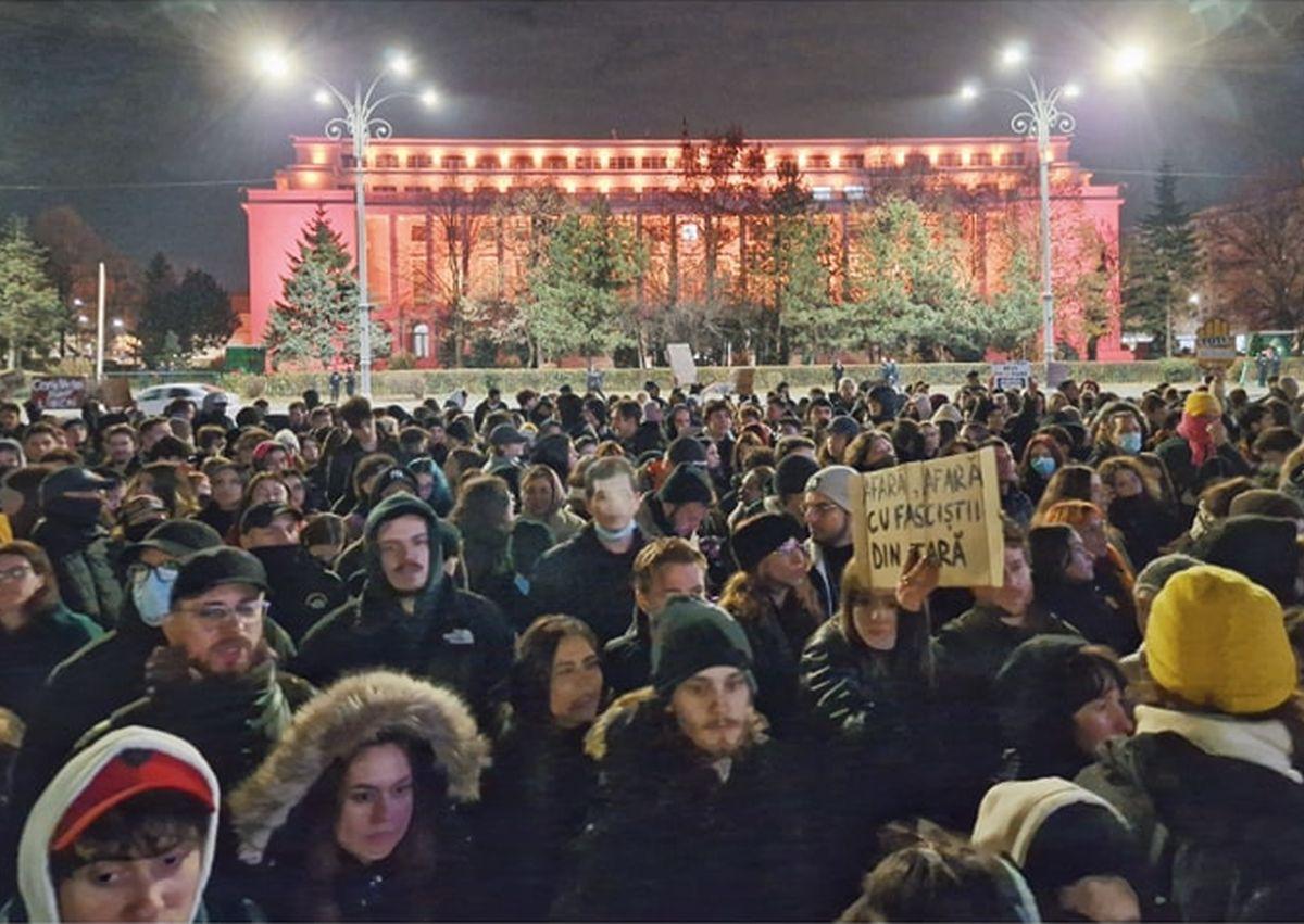 România divizată! Proteste și contramanifestații în Capitală, ultrașii radicali au avut propria țintă: „Străzile sunt naționaliste, lor le pute ce e românesc!”