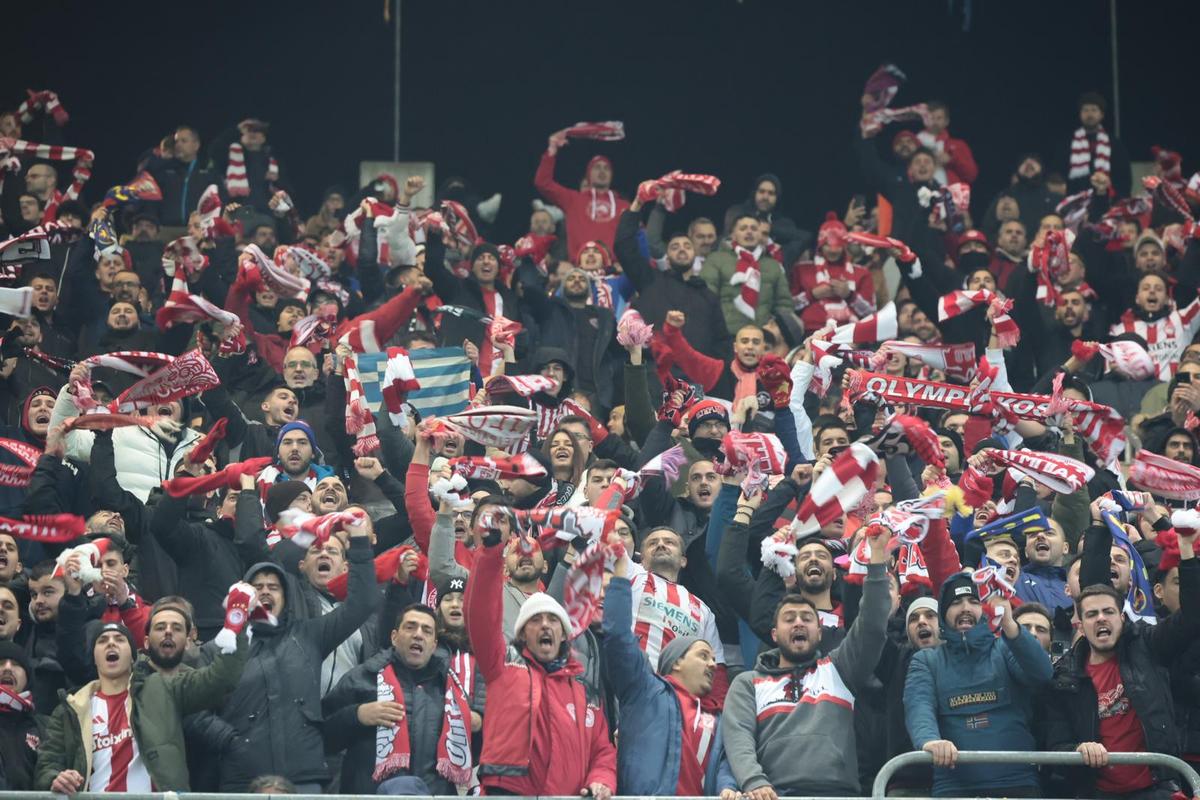 Fanii lui Olympiakos la meciul cu FCSB / Foto: Ionuț Iordache GSP