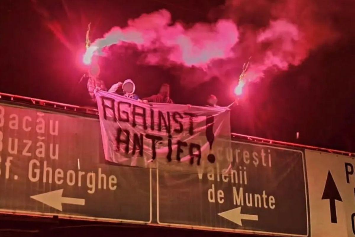 Proteste în București, au apărut în ecuație și ultrașii: „Străzile sunt naționaliste”