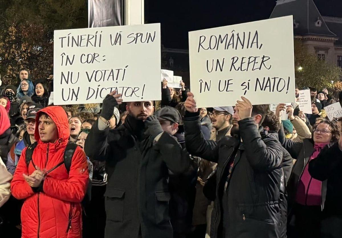 România divizată! Proteste și contramanifestații în Capitală, ultrașii radicali au avut propria țintă: „Străzile sunt naționaliste, lor le pute ce e românesc!”
