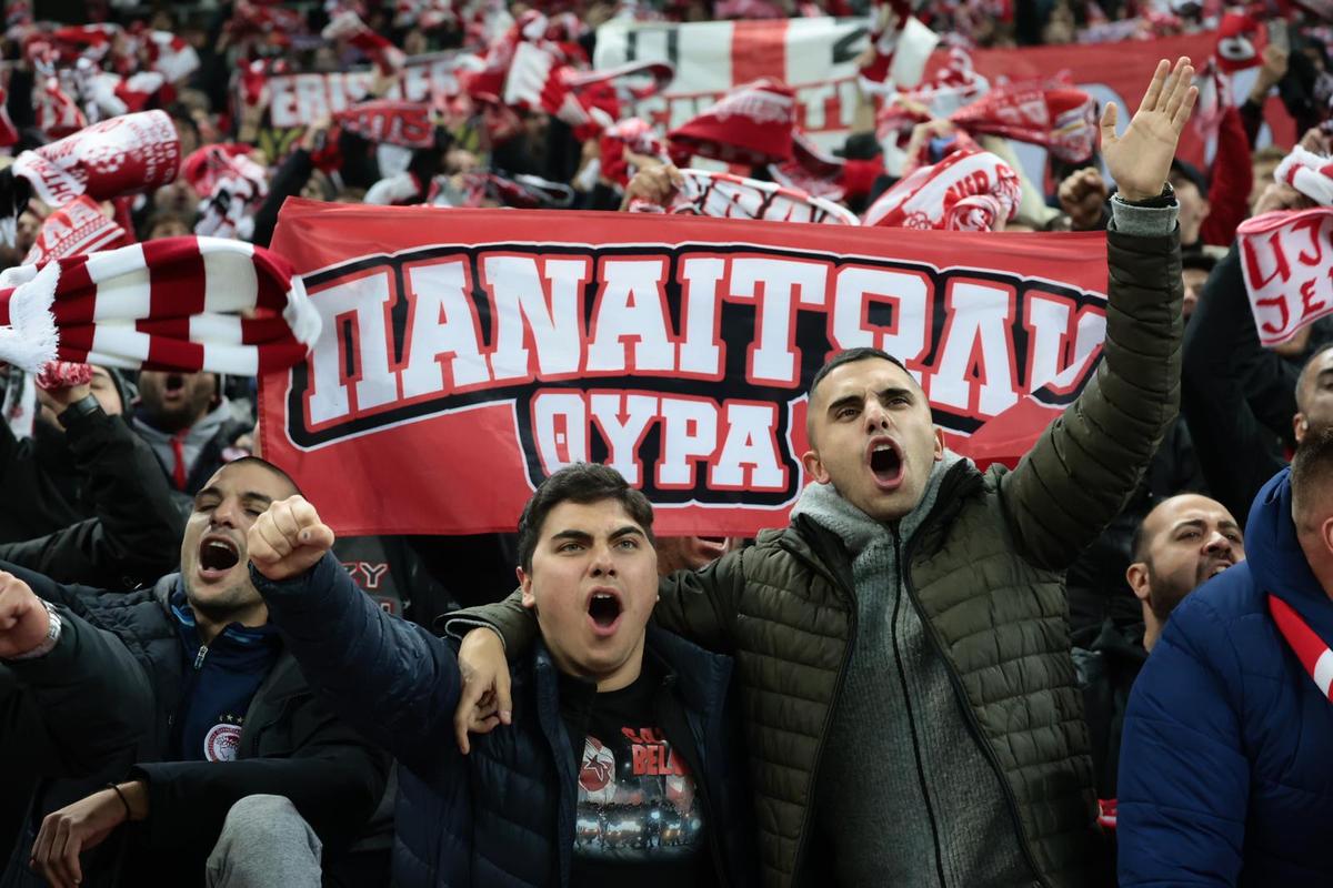Fanii lui Olympiakos la meciul cu FCSB / Foto: Ionuț Iordache GSP