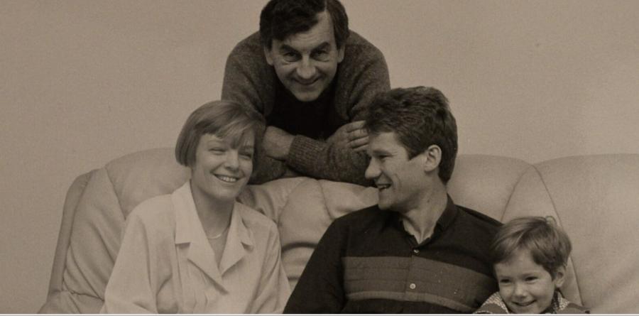 Familia Boloni și impresarul belgian de origine maghiară Gyorgy Bognar, omul care a reușit să-i obțină transferul lui Loți la Racing Jet Bruxelles, în 1987. Foto: arhiva personală Bognar Ladislau Boloni, interviu-maraton pentru GSP: „Mi-am văzut dosarul de la Securitate și am descoperit oameni neoameni. Turnătorii de râs!”
