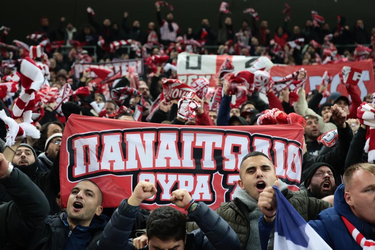 Fanii lui Olympiakos la meciul cu FCSB / Foto: Ionuț Iordache GSP