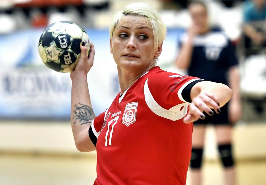 Fosta golgheteră a naționalei la Jocurile Olimpice din 2008, Ramona Farcău, a vorbit cu reporterii GSP înaintea Europeanului din Ungaria Culisele alegerilor FRH! Cine sunt candidații și pe câte voturi mizează fiecare