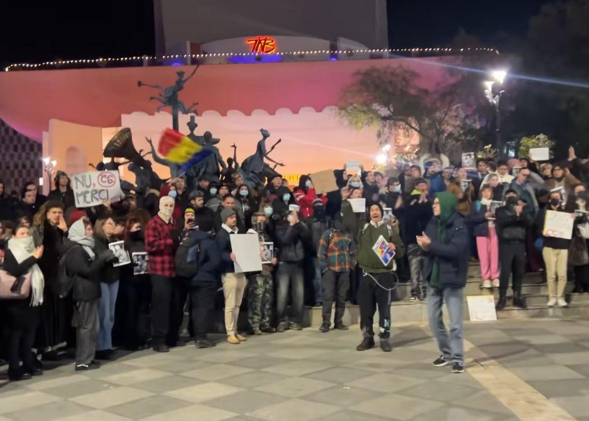 România divizată! Proteste și contramanifestații în Capitală, ultrașii radicali au avut propria țintă: „Străzile sunt naționaliste, lor le pute ce e românesc!”