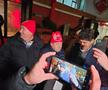 Miodrag Belodedici, înconjurat de sârbi pentru a le acorda autografe și pupat cu drag!