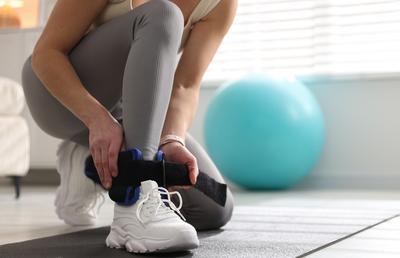 Top 7 exerciții pe care le poți executa cu greutăți pentru glezne pentru rezultate rapide