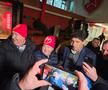 Miodrag Belodedici, înconjurat de sârbi pentru a le acorda autografe și pupat cu drag!