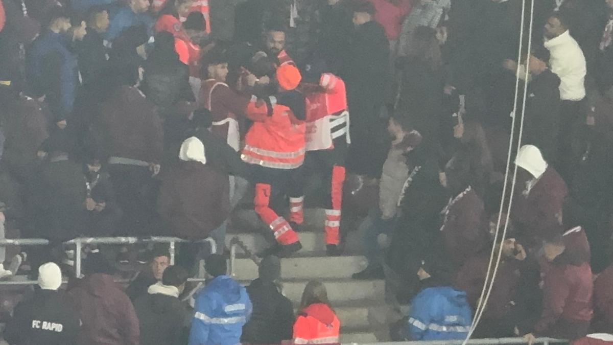 Unui spectator i s-a făcut rău în timpul meciului Rapid - Csikszereda