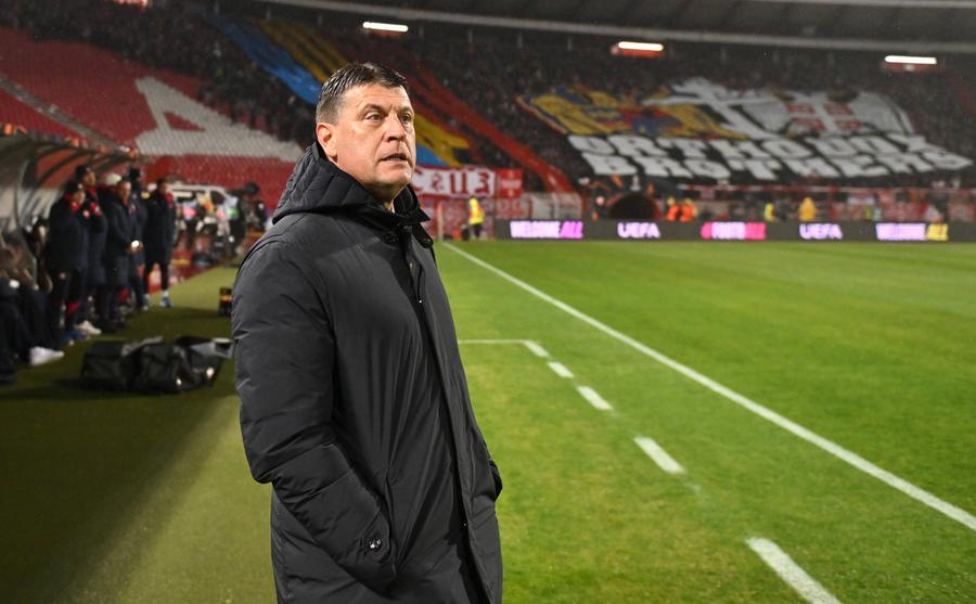 foto: Vladan Milojevic în partida cu FCSB din Europa League / Imago Images Cum au gestionat sârbii momentul delicat din Steaua Roșie - FCSB: „Ne-a dat cea mai mare bătaie de cap”