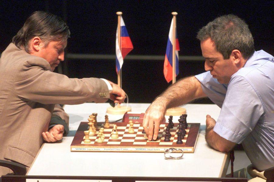 Karpov și Kasparov s-au întâlnit pentru prima dată în 1984 // foto: Imago Serial despre șah în GSP, după succesul Netflix cu