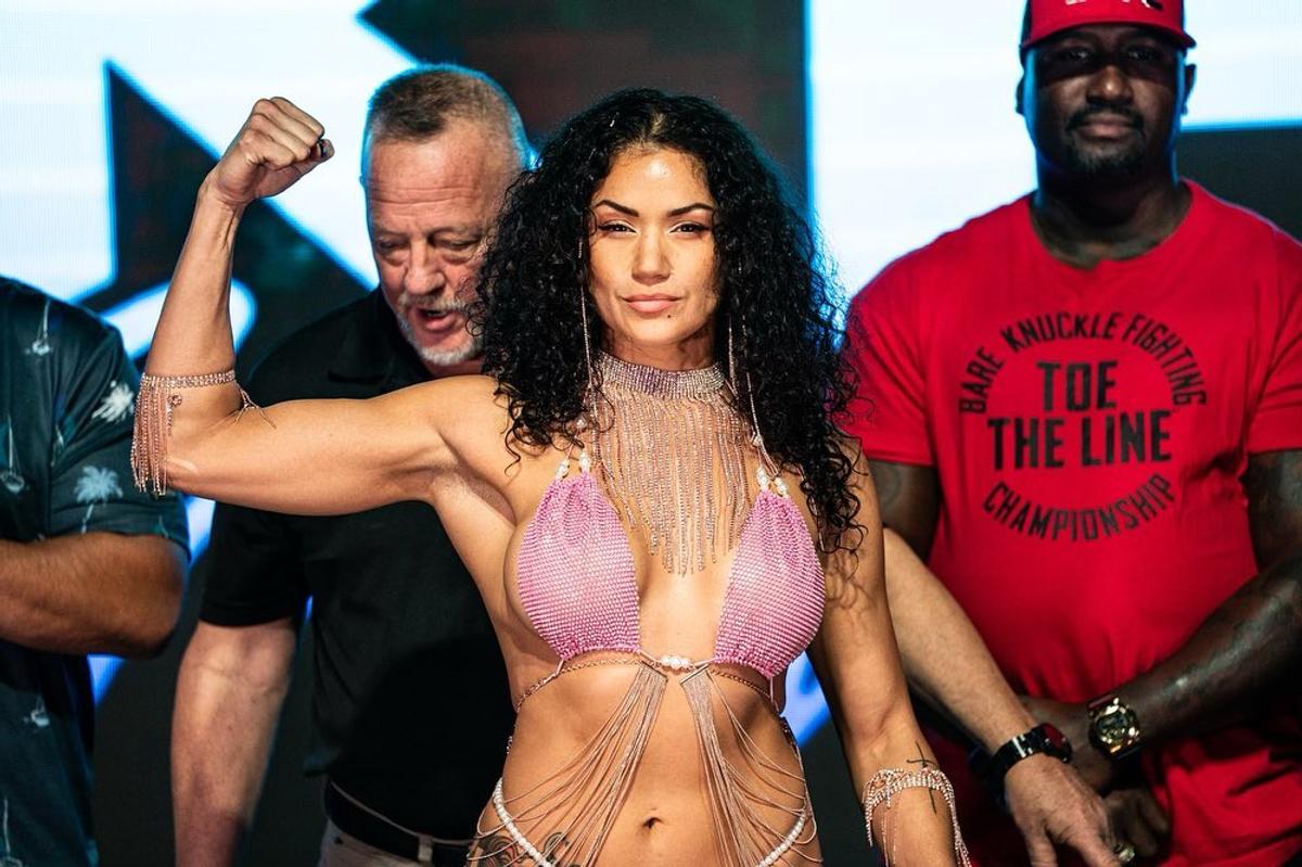 Luptătoarea din UFC şi-a înnebunit fanii cu o fotografie făcută în spital: „Operează-te, dar fă-o sexy!”