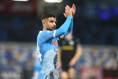 Lorenzo Insigne (30 de ani) își ia rămas bun în vară de la Napoli după un deceniu neîntrerupt. Căpitanul pleacă liber și va semna un contract pe 5 ani cu un salariu de 9,5 milioane de euro.