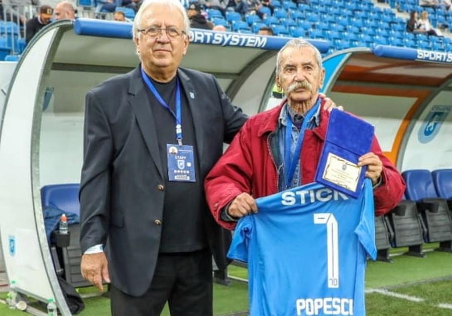 Costică Popescu, premiat de oficialul Marcel Popescu Doliu în Bănie » A murit Costică Popescu, fostul crainic al „Științei”