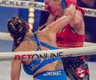 Luptătoarea din UFC şi-a înnebunit fanii cu o fotografie făcută în spital: „Operează-te, dar fă-o sexy!”