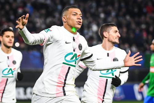 Kylian Mbappe, 23 de ani, nu e momentan cu gândul la un transfer. Francezul se gândește deja la „optimea” PSG - Real Madrid din Liga Campionilor, prima manșă pe 15 februarie.