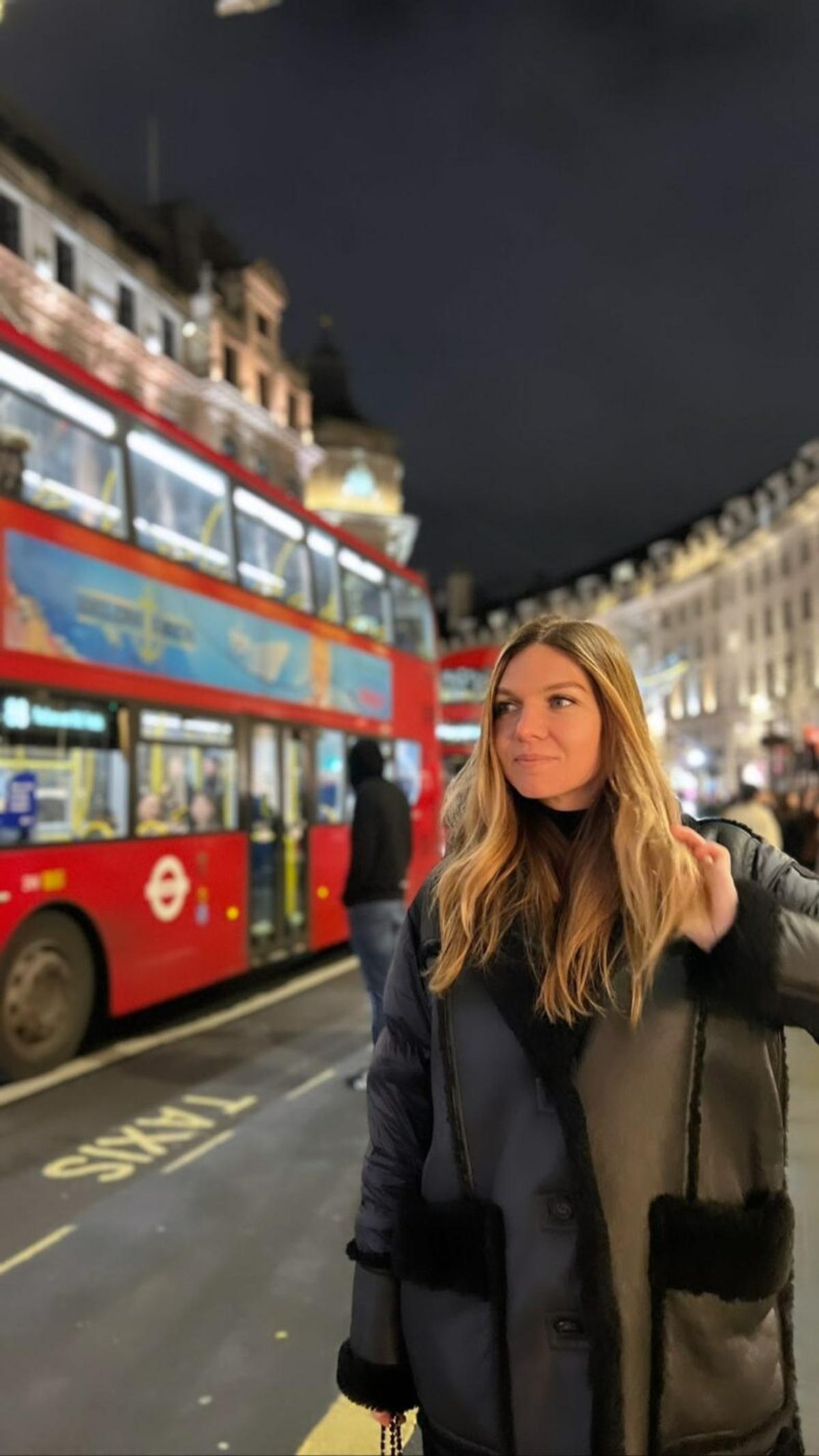 Simona Halep, înapoi pe terenul de tenis » Unde și cu ce jucătoare de top s-a fotografiat