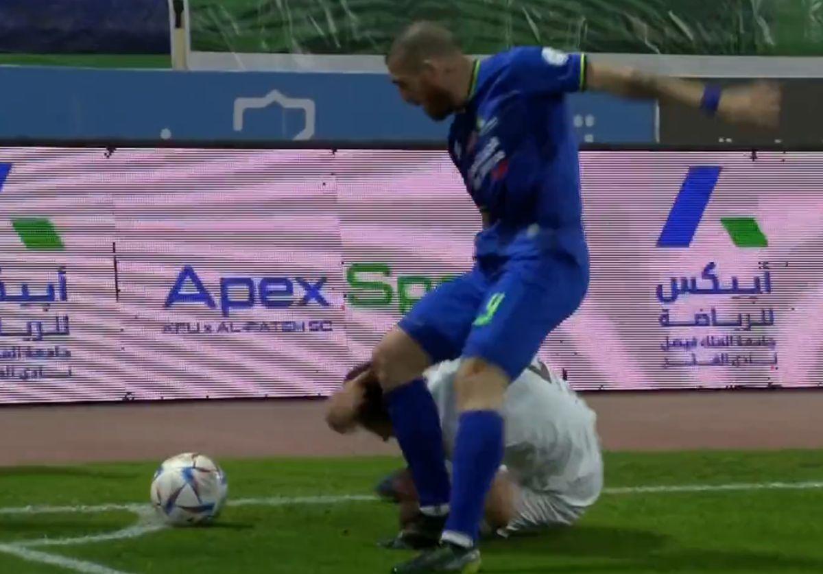 Controversa finalului de an în fotbal » Arbitrii au asistat impasibili la gestul complet lipsit de fair-play