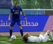 Fran Velez l-a luat la țintă pe Krychowiak în Al-Fateh - Al-Shabab // foto: captură video Twitter
