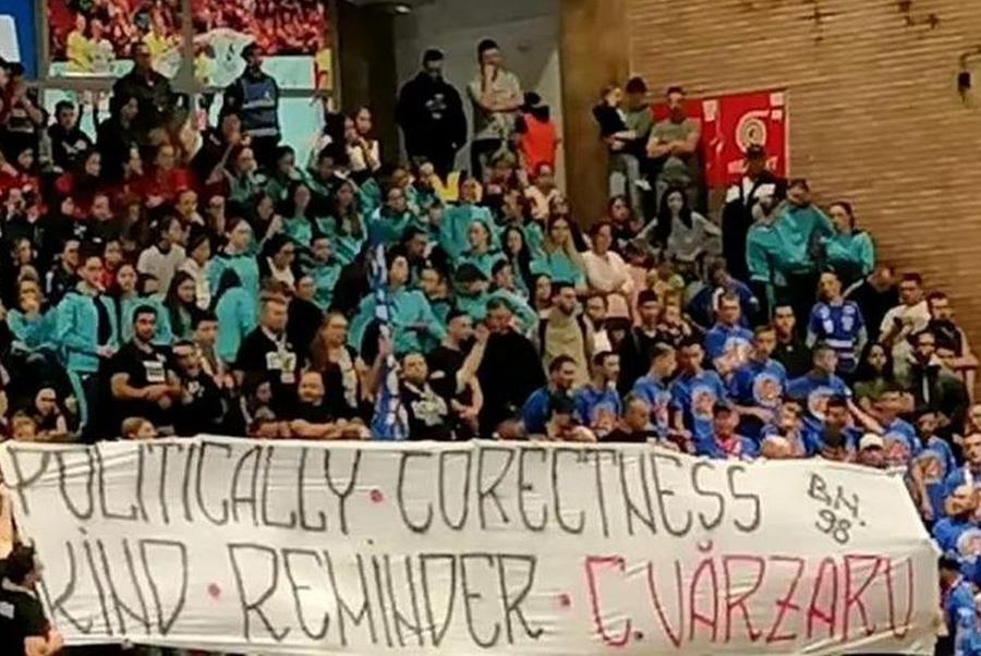 Mesajul reprobabil al galeriei de la Vălcea Cristina Vărzaru rupe tăcerea după episodul „kind reminder” de la meciul cu Vâlcea: „Ei nici nu știu de ce mă urăsc! Unii nici nu erau născuți”