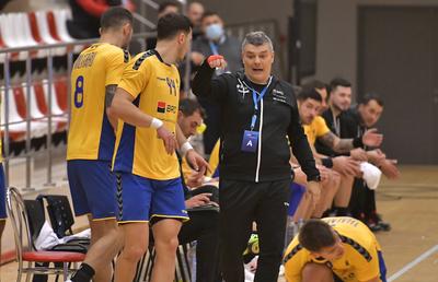 România a revenit fantastic și s-a calificat în finala „Trofeului Carpați 2023” » Xavi Pascual, criză de nervi fără precedent în prima repriză