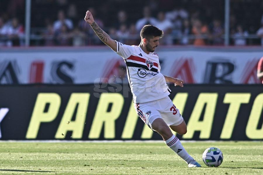 Lucas Beraldo, gata să debuteze la PSG / Foto: Imago PSG investește masiv în viitorul echipei. Doi tineri mijlocași brazilieni sunt așteptați mâine la Paris: cât au costat