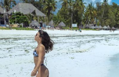 Sportiva română a ajuns în Zanzibar și a trăit un coșmar: „Apă deloc, fără ușă la baie, furnici peste tot. Mi-a «dispărut» și costumul de baie!”