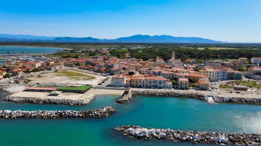 Vedere aeriană asupra Marina di Pisa, zona glamour a orașului de la Marea Tireniană Sanctuarul decăzut al lui Mircea Lucescu! Imagini cu un complex suferind: tencuieli prăbușite, fisuri și două falimente