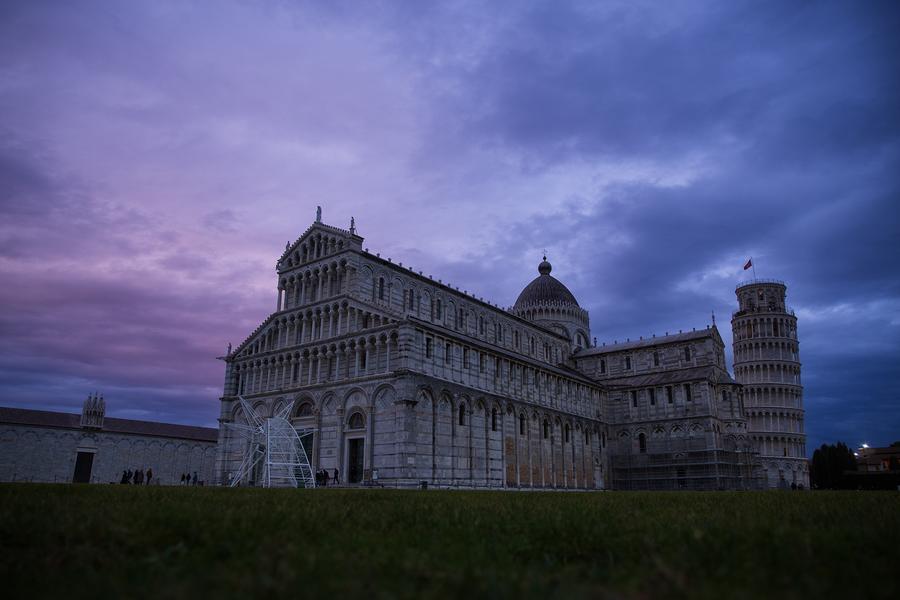 Catedrala şi Turnul din Pisa FOTO: Ionuţ Iordache (GSP) Sanctuarul decăzut al lui Mircea Lucescu! Imagini cu un complex suferind: tencuieli prăbușite, fisuri și două falimente