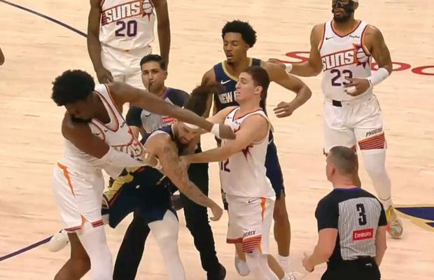 Bătăi și conflicte în NBA, la două zile după Crăciun! Vedeta Giannis Antetokounmpo a încălcat regula nescrisă a baschetului: „Nu sunt pictor, dar...”
