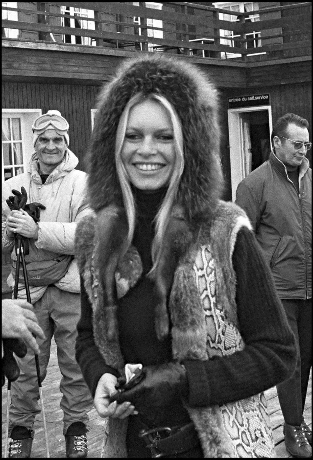 Legendara actriță Brigitte Bardot și sportul: a dat lovitura de start a unui meci în care juca Pele, a schiat, a criticat organizarea Jocurilor Olimpice la Paris