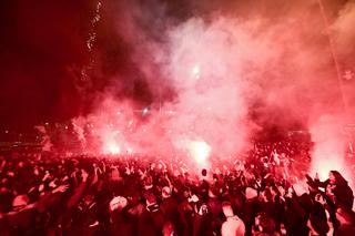 Sărbătoare cu scandal » Fanii lui PSG au vrut să celebreze succesele din 2025, dar 40 dintre ei au fost reținuți de poliție!