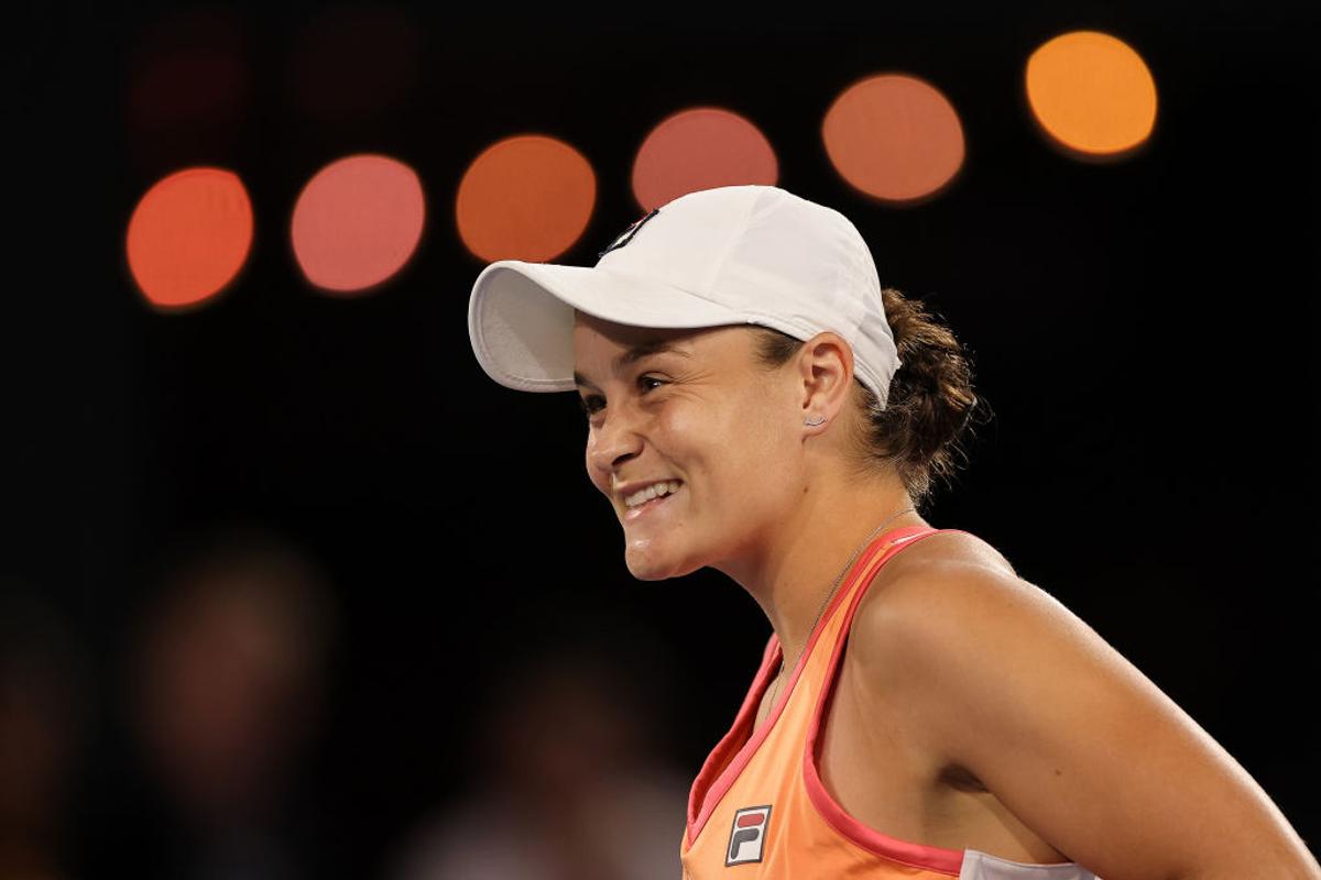 Simona Halep o învinge pe Ashleigh Barty, după un meci electrizant la Adelaide! A fost 10-8 în supertiebreak