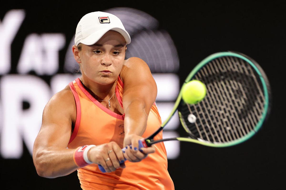 Simona Halep o învinge pe Ashleigh Barty, după un meci electrizant la Adelaide! A fost 10-8 în supertiebreak