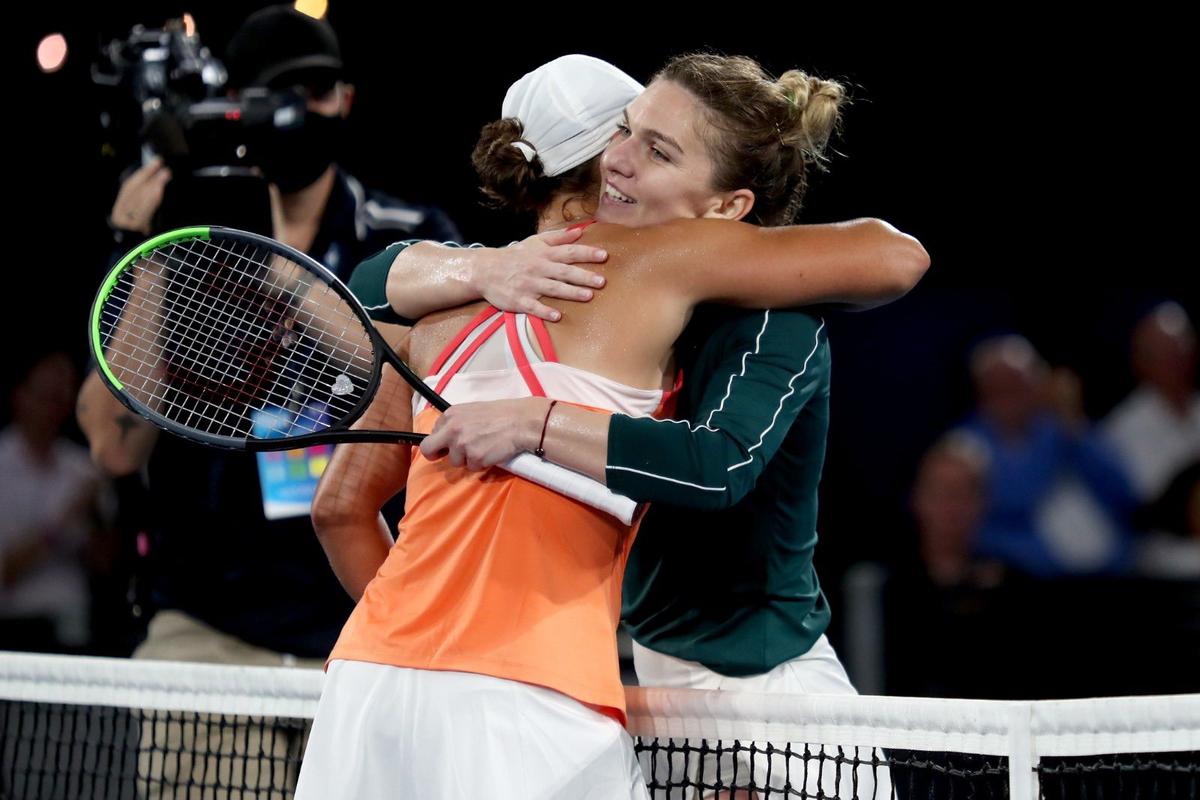 Simona Halep o învinge pe Ashleigh Barty, după un meci electrizant la Adelaide! A fost 10-8 în supertiebreak