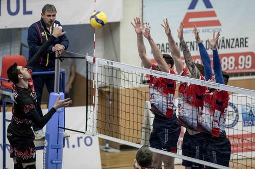 Arcada (în negru) a învins Dinamo în campionat cu 3-0 FOTO sportpictures.eu