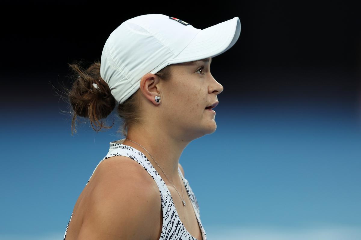 Dezvăluiri tari în cartea lui Barty » Halep i-a dat primul mesaj după titlul de la Wimbledon: „Am știut cu cine am de-a face!” + cu ce jucătoare de top avea „o relație complicată”