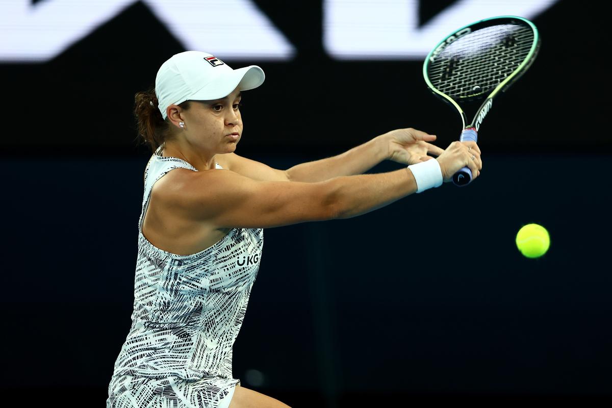 Dezvăluiri tari în cartea lui Barty » Halep i-a dat primul mesaj după titlul de la Wimbledon: „Am știut cu cine am de-a face!” + cu ce jucătoare de top avea „o relație complicată”