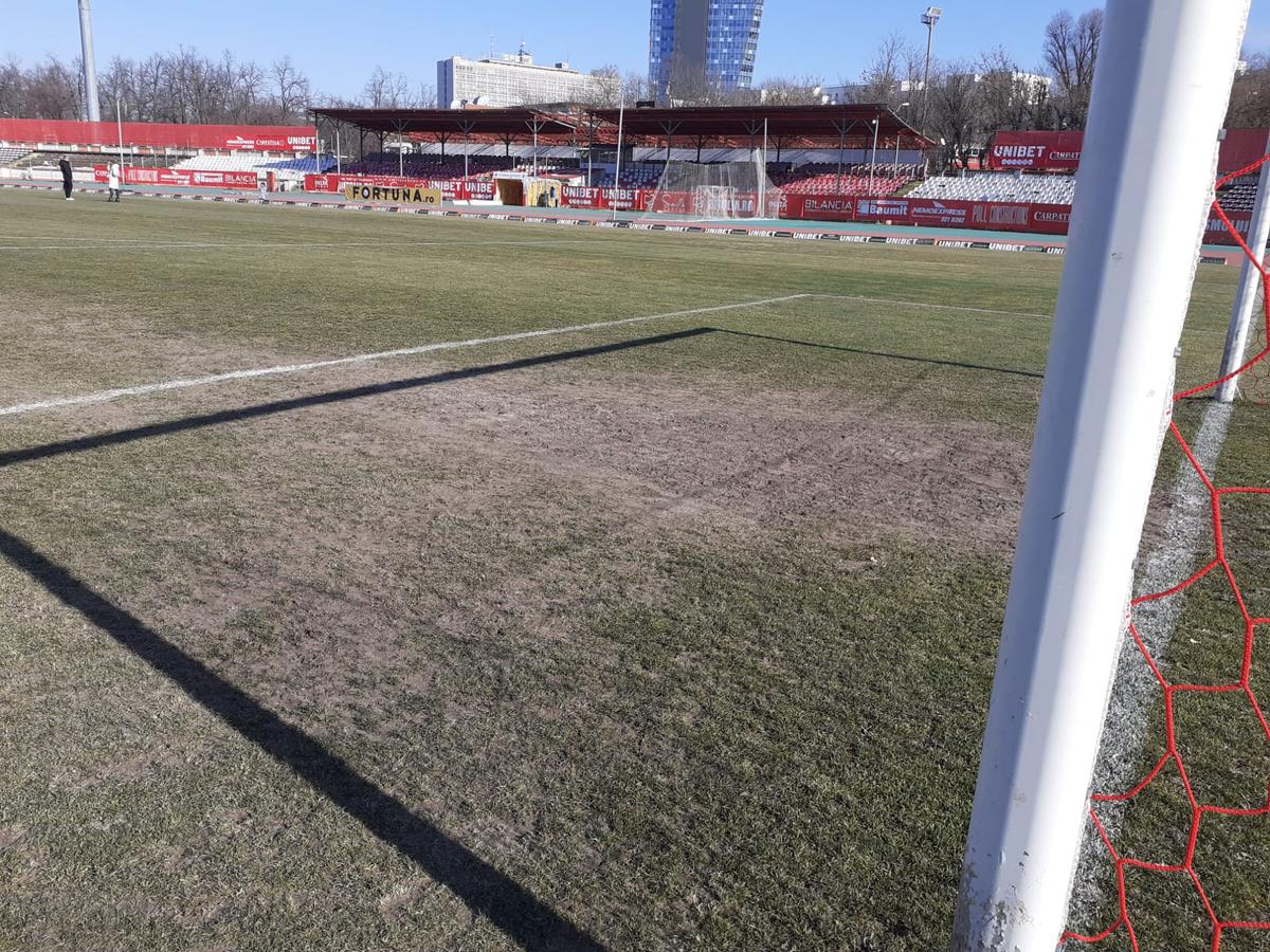 Gazonul de pe stadionul „Ștefan cel Mare” înainte de Dinamo - FCSB