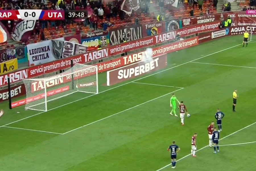 Moment crucial în Rapid - UTA: penalty, „roșu”, meci oprit 3 minute de arbitri!