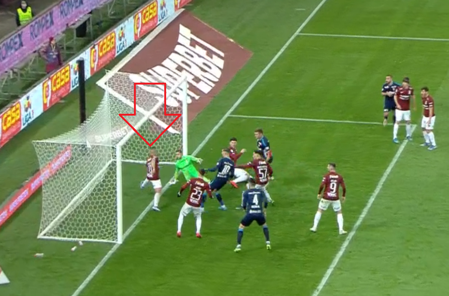Moment crucial în Rapid - UTA: penalty, „roșu”, meci oprit 3 minute de arbitri!