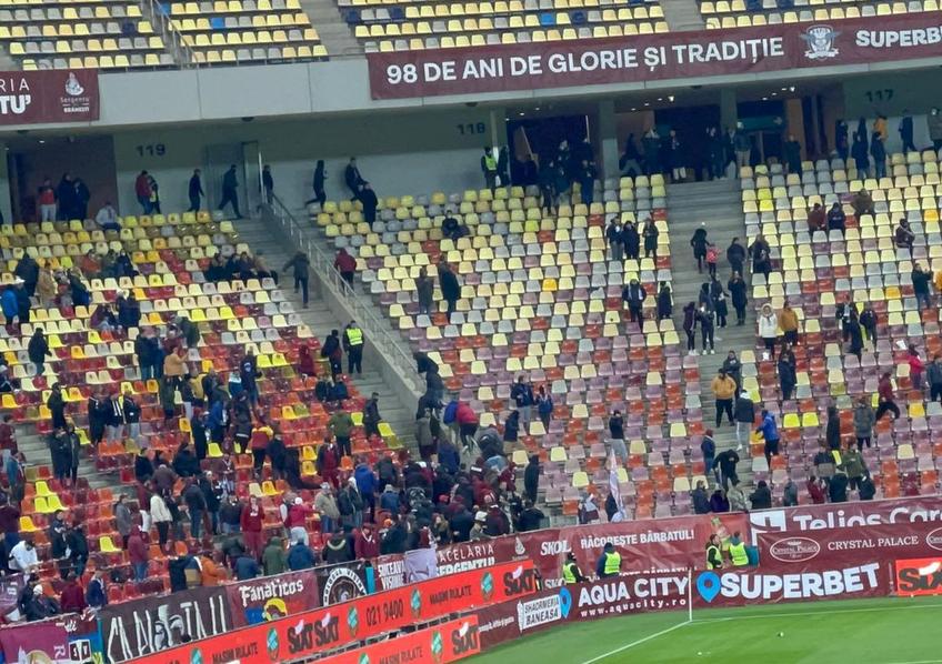 La pauza meciului dintre Rapid - UTA, 0-1 după primele 45 de minute, fanii celor două formații au fost la un pas de încăierare.
