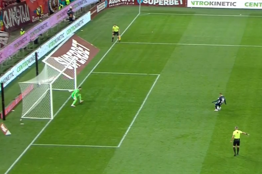 Moment crucial în Rapid - UTA: penalty, „roșu”, meci oprit 3 minute de arbitri!