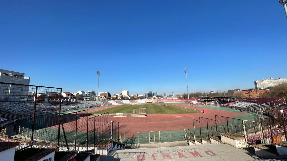 Gazonul de pe stadionul „Ștefan cel Mare” înainte de Dinamo - FCSB