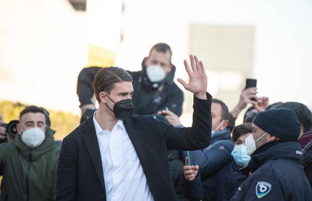 Dosar penal pentru Dusan Vlahovic?! A părăsit carantina ca să semneze cu Juventus!