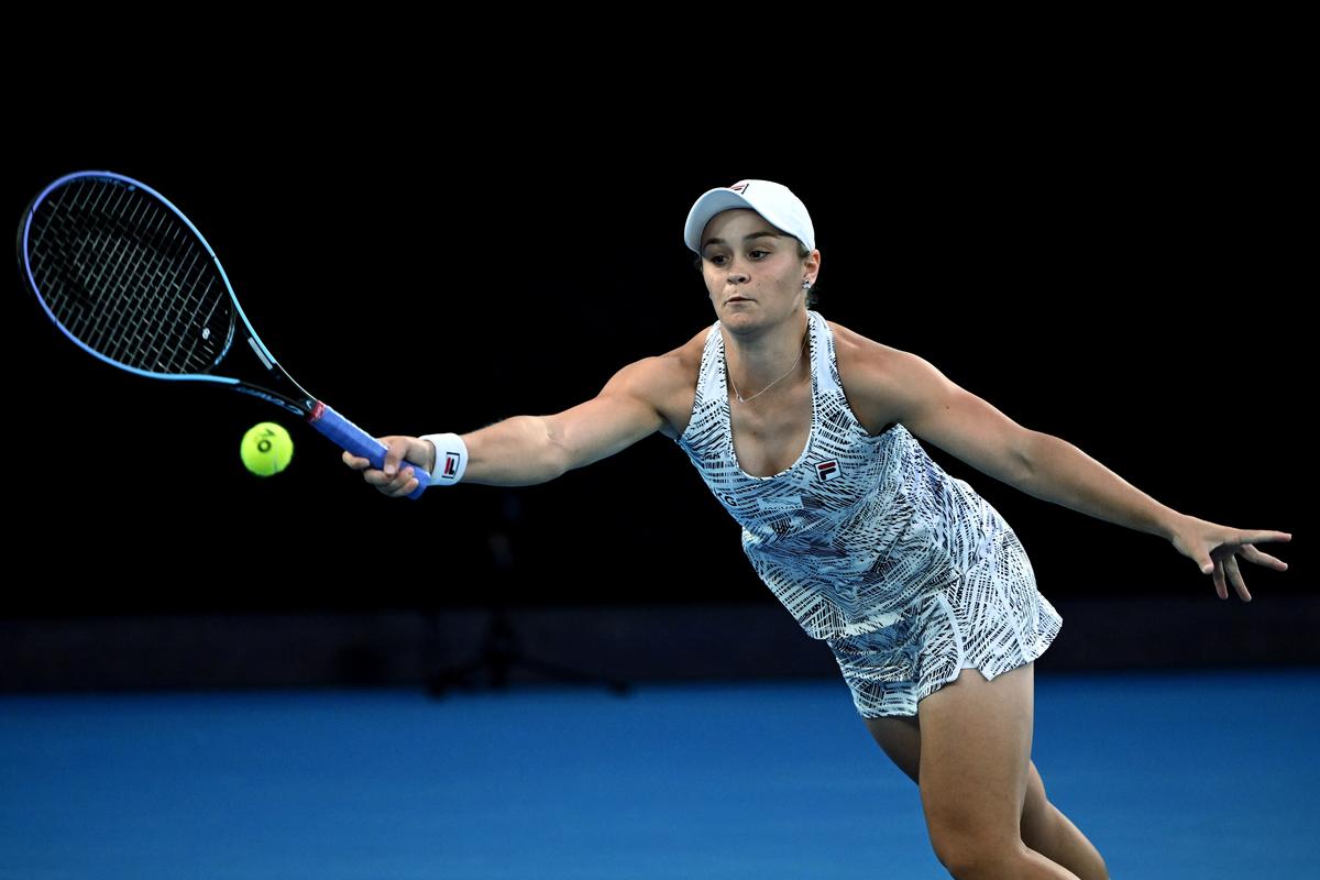 Dezvăluiri tari în cartea lui Barty » Halep i-a dat primul mesaj după titlul de la Wimbledon: „Am știut cu cine am de-a face!” + cu ce jucătoare de top avea „o relație complicată”