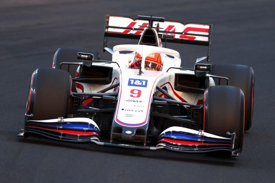 Nikita Mazepin, în VF-21 // foto: Guliver/gettyimages 2021 sacrificat, sezonul 2022 bate la ușă » Ce urmează pentru Haas? Schumacher: „Mașina arată bine, am așteptări mari”