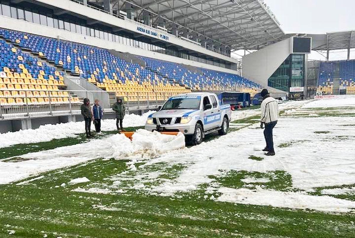 Cum se justifică administratorii „Ilie Oană” pentru mocirla în care s-a disputat Petrolul - Chindia: „N-au vrut să se mute”
