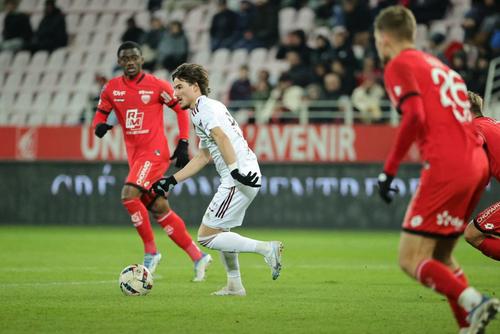 Alexi Pitu, în acțiune la Bordeaux // foto: Twitter @ girondins